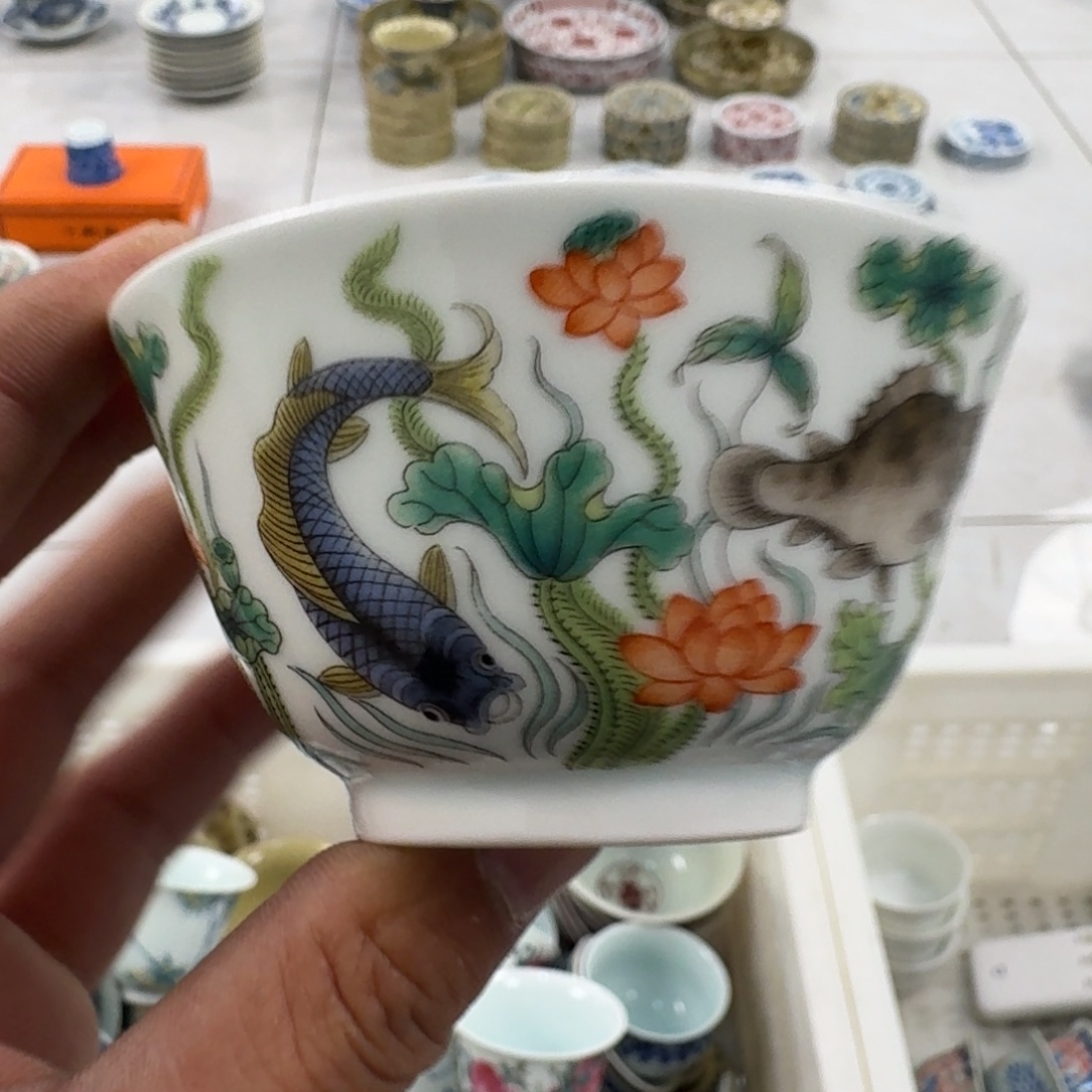 摆件陶景德镇粉彩鱼藻纹卧足杯