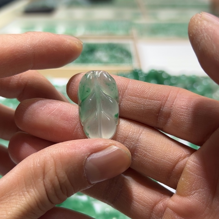 石英质玉颈饰合金