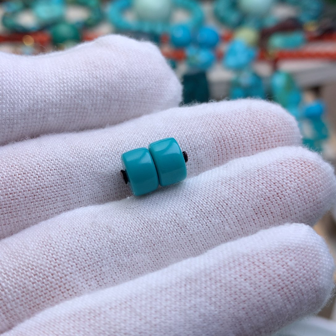 如***一绿松石未镶嵌珠宝奇石