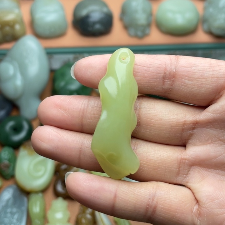 【闪购商品】颈饰未镶嵌和田玉黄口随形吊坠