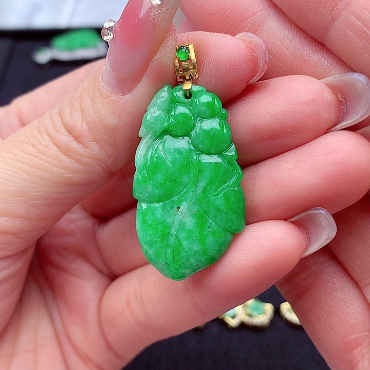 翡翠颈饰18K金镶嵌翡翠