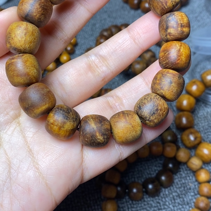 聚*辉贡木手串印贡1314留疤