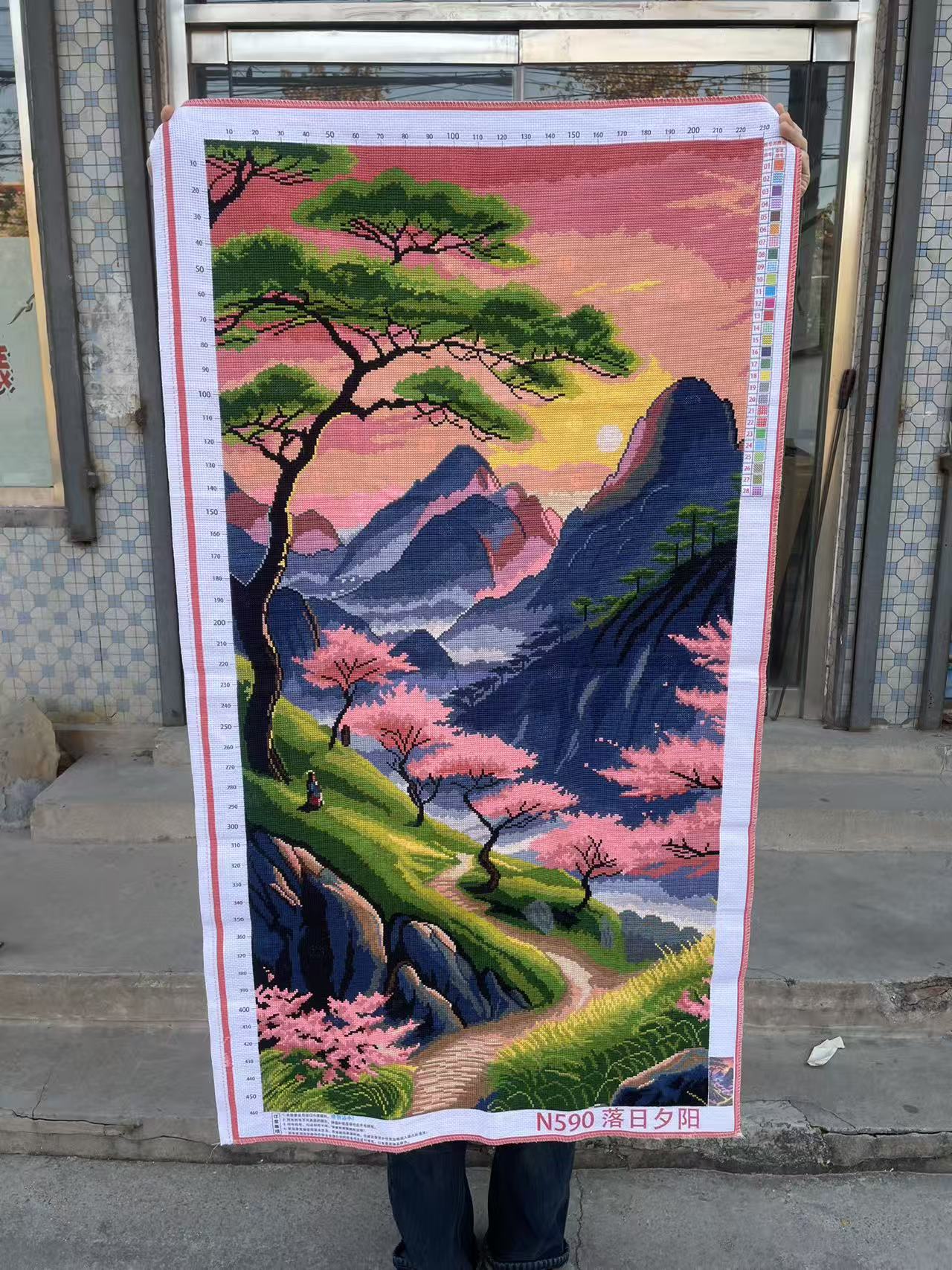 手工绣好的十字绣成品落日夕阳