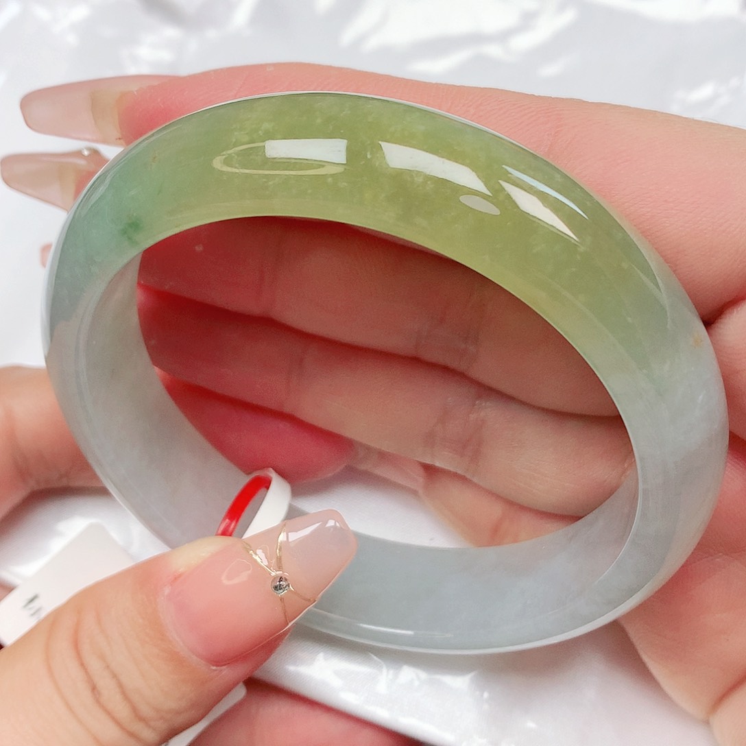 翡翠手镯未镶嵌抖音1024