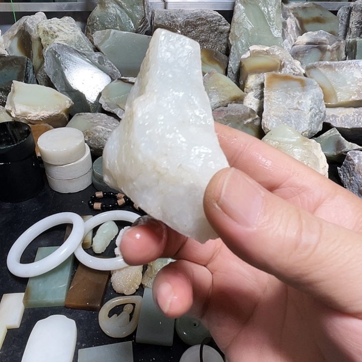 十***月和田玉（糖玉）未镶嵌把件
