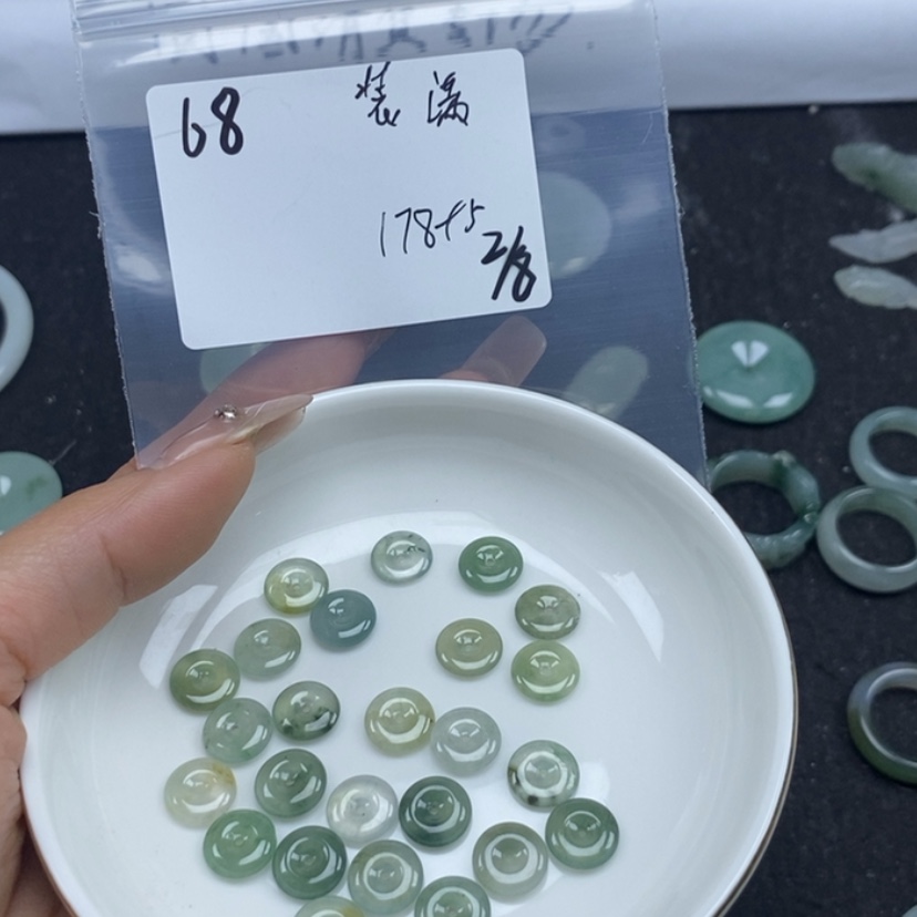 【闪购商品】翡翠颈饰未镶嵌装****子