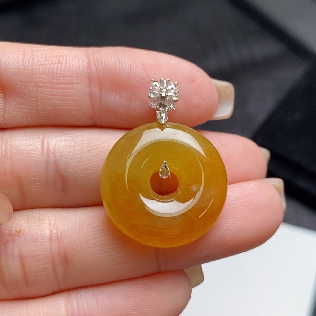 翡翠18K金镶嵌颈饰冰红翡甜甜圈（22.2/7.0）