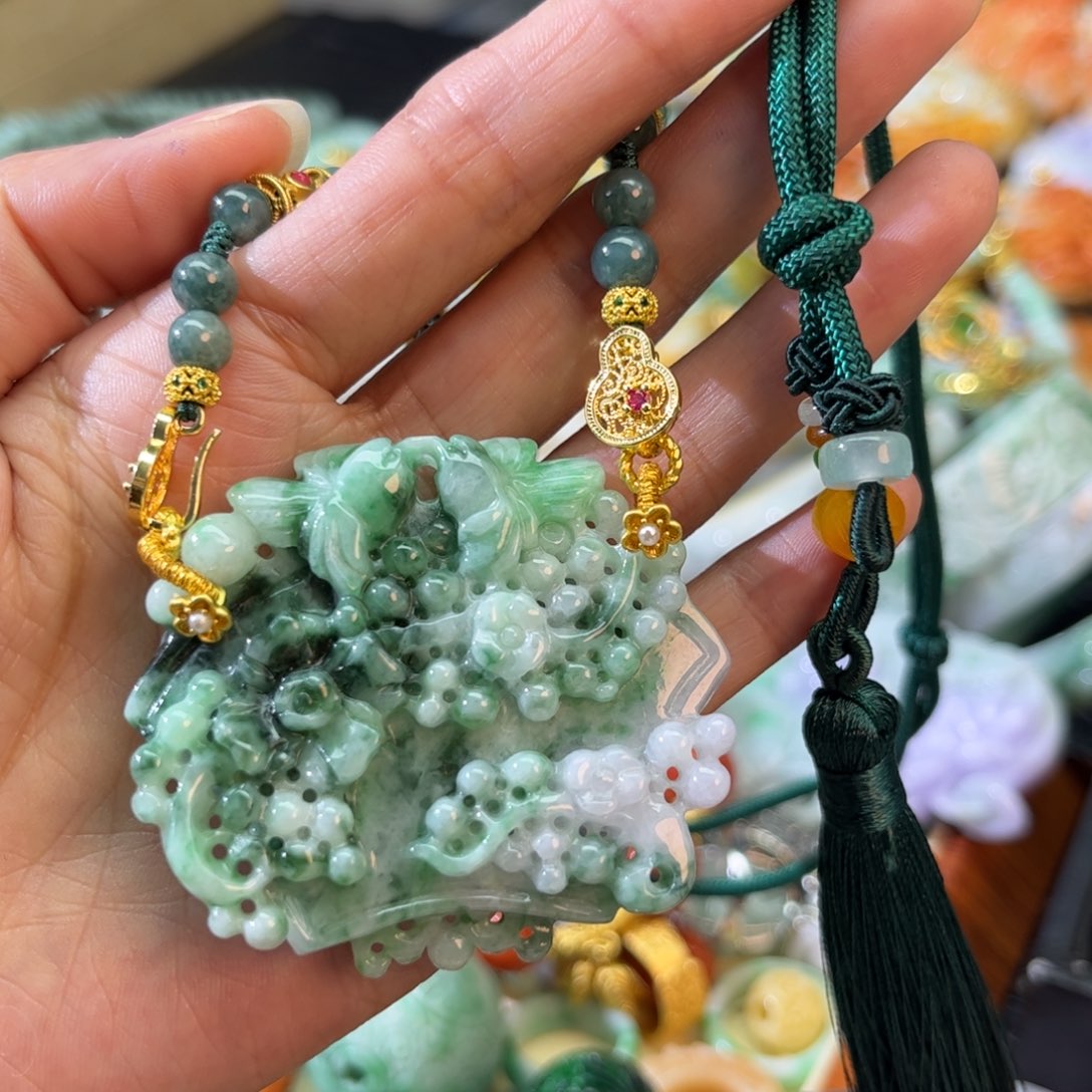 翡翠颈饰未镶嵌待编款