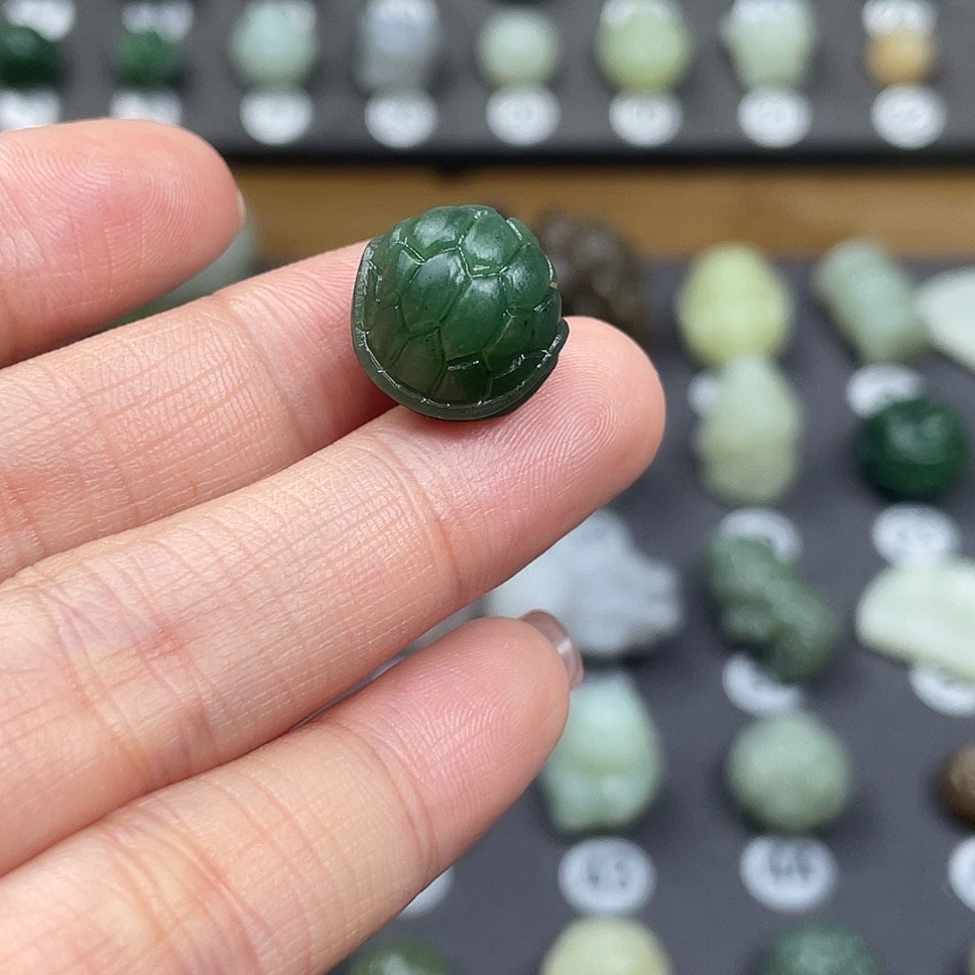 和田玉颈饰未镶嵌西**王碧玉富甲珠子挂坠颈饰定制