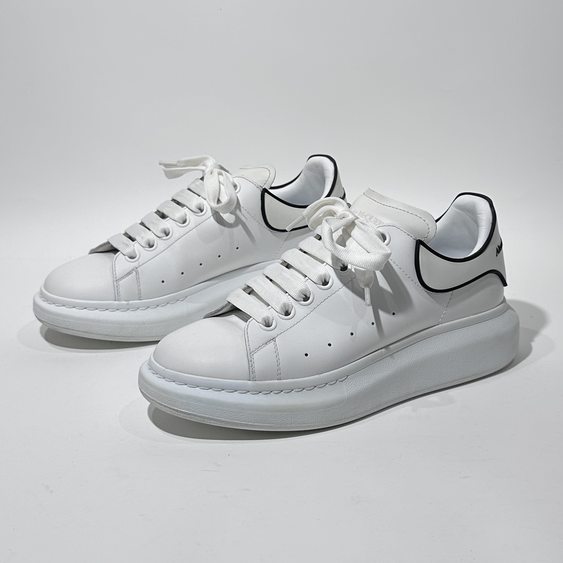 95新 Alexander McQueen/亚历山大·麦昆 39.5码白尾小白鞋/BX1674