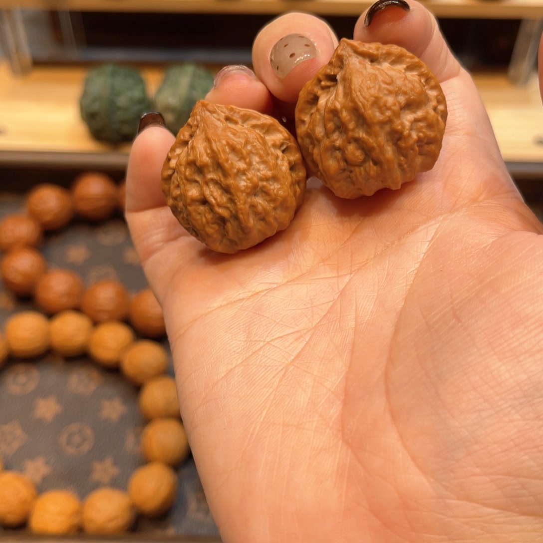 文玩核桃把件桃心流水纹