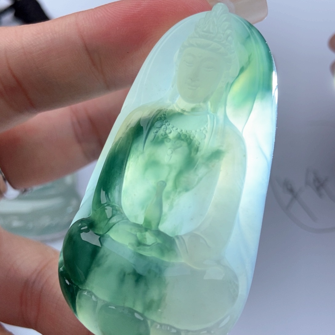 翡翠颈饰未镶嵌素衣观音