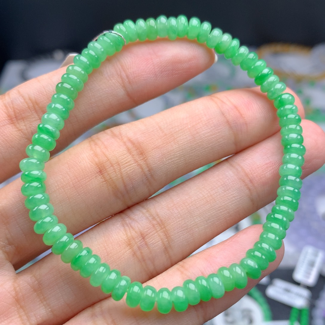 未镶嵌翡翠手链卡
