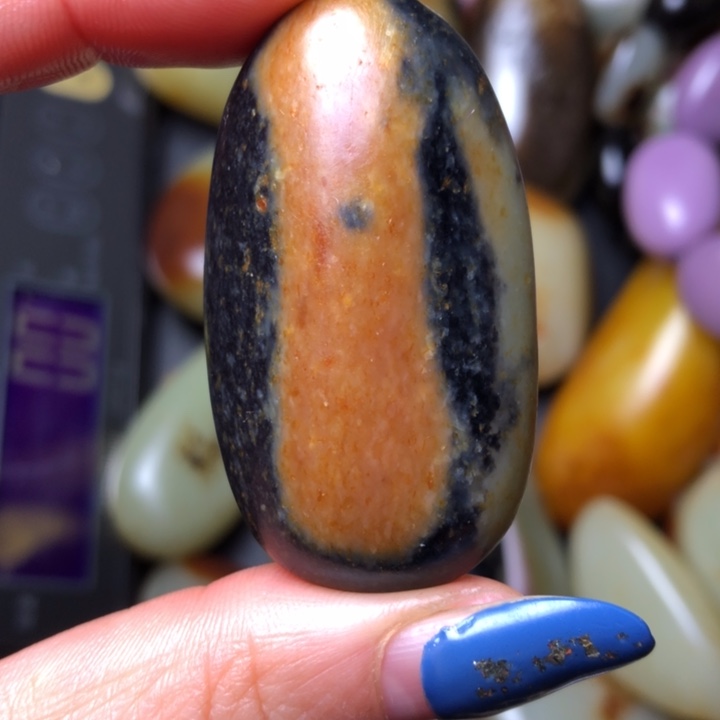 和田玉（翠青玉）未镶嵌珠宝奇石