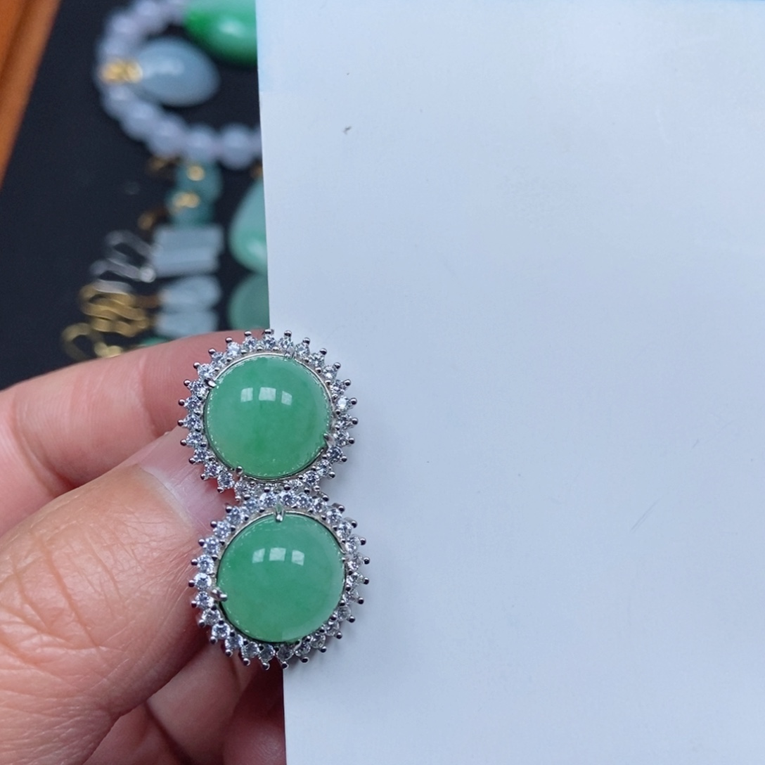 大***东翡翠未镶嵌颈饰耳钉