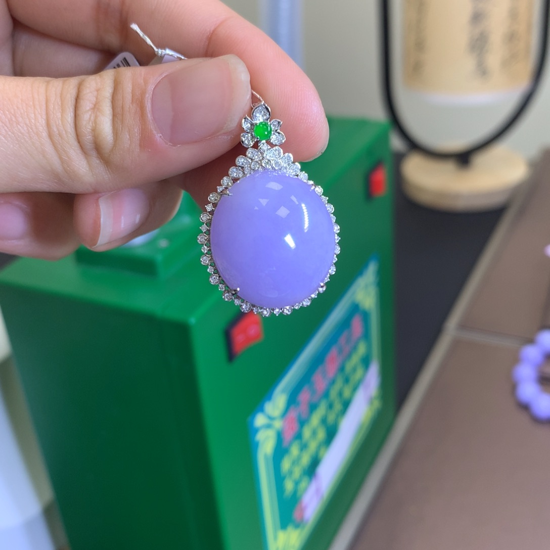 翡翠颈饰18K金镶嵌翡翠