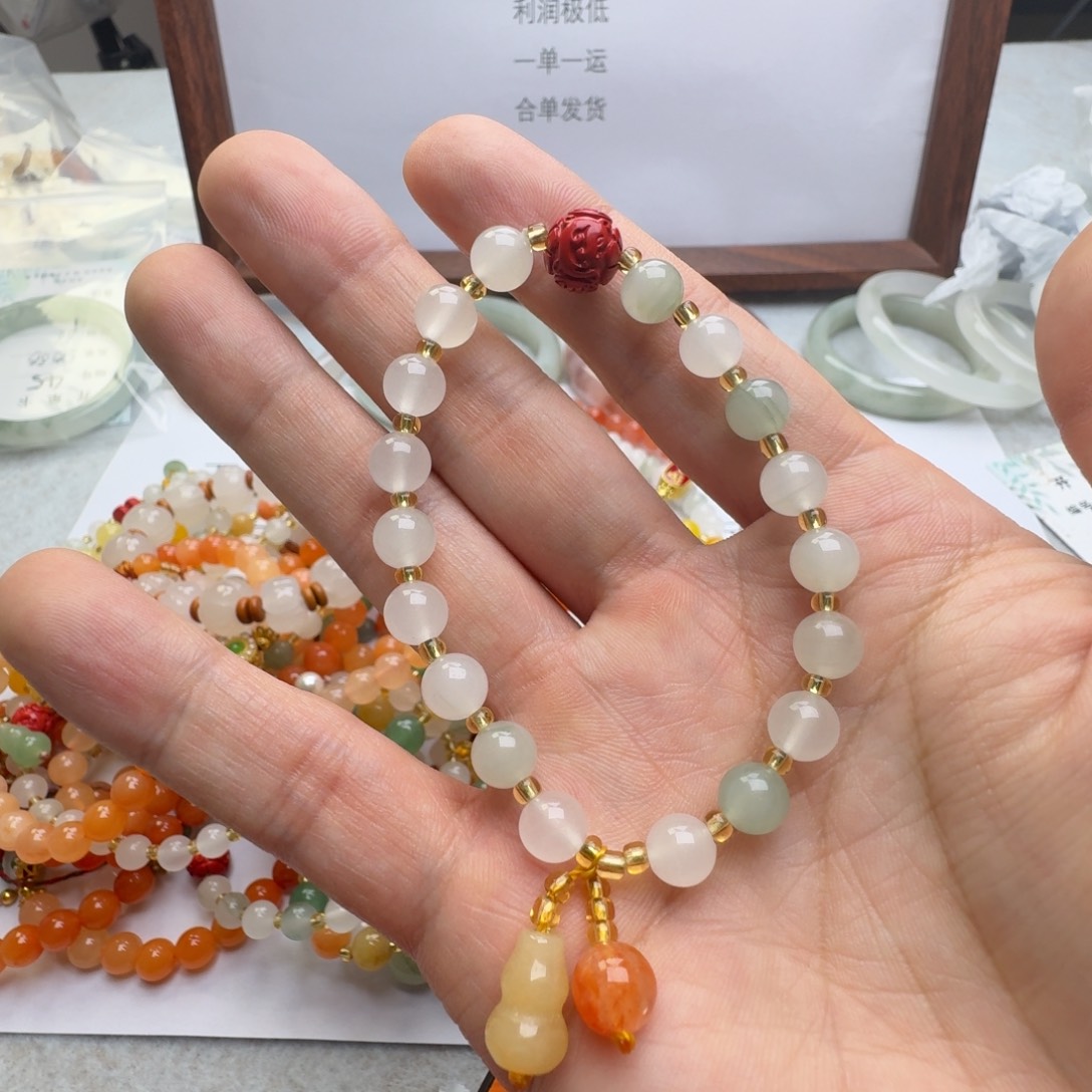 婷***立石英质玉（非洲翠）合金手链