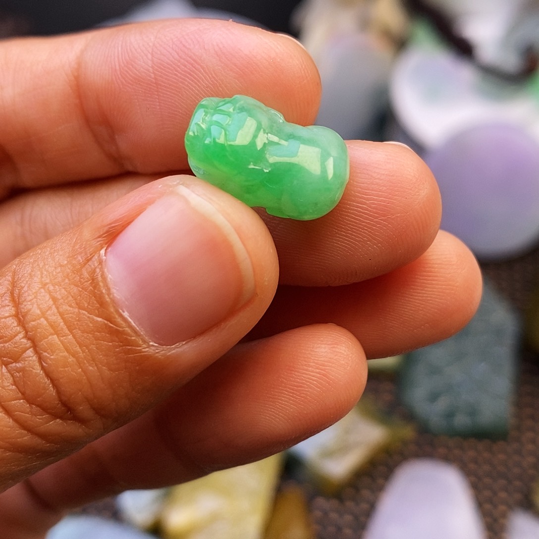 翡翠颈饰未镶嵌翡翠