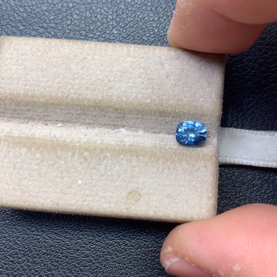 海蓝宝石裸石未镶嵌坚*0.6ct超圣