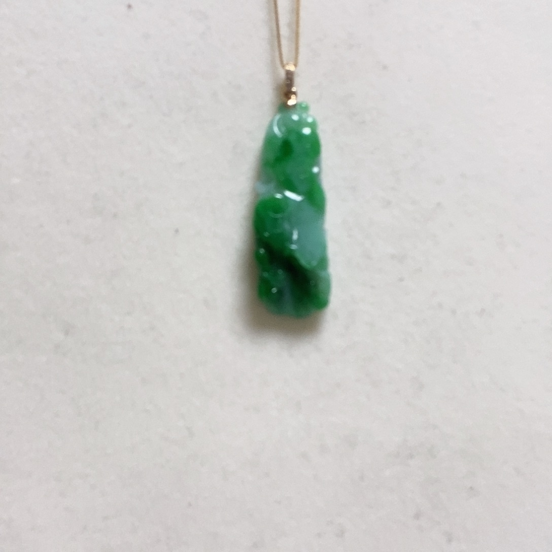 翡翠颈饰18K金镶嵌简单