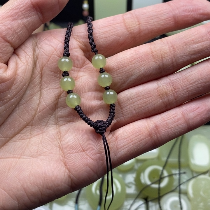 杨***非金属绳子六颗珠子