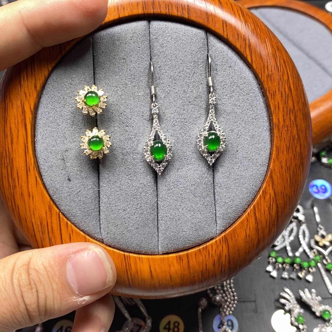 翡翠颈饰银S925镶嵌花****剪翡翠