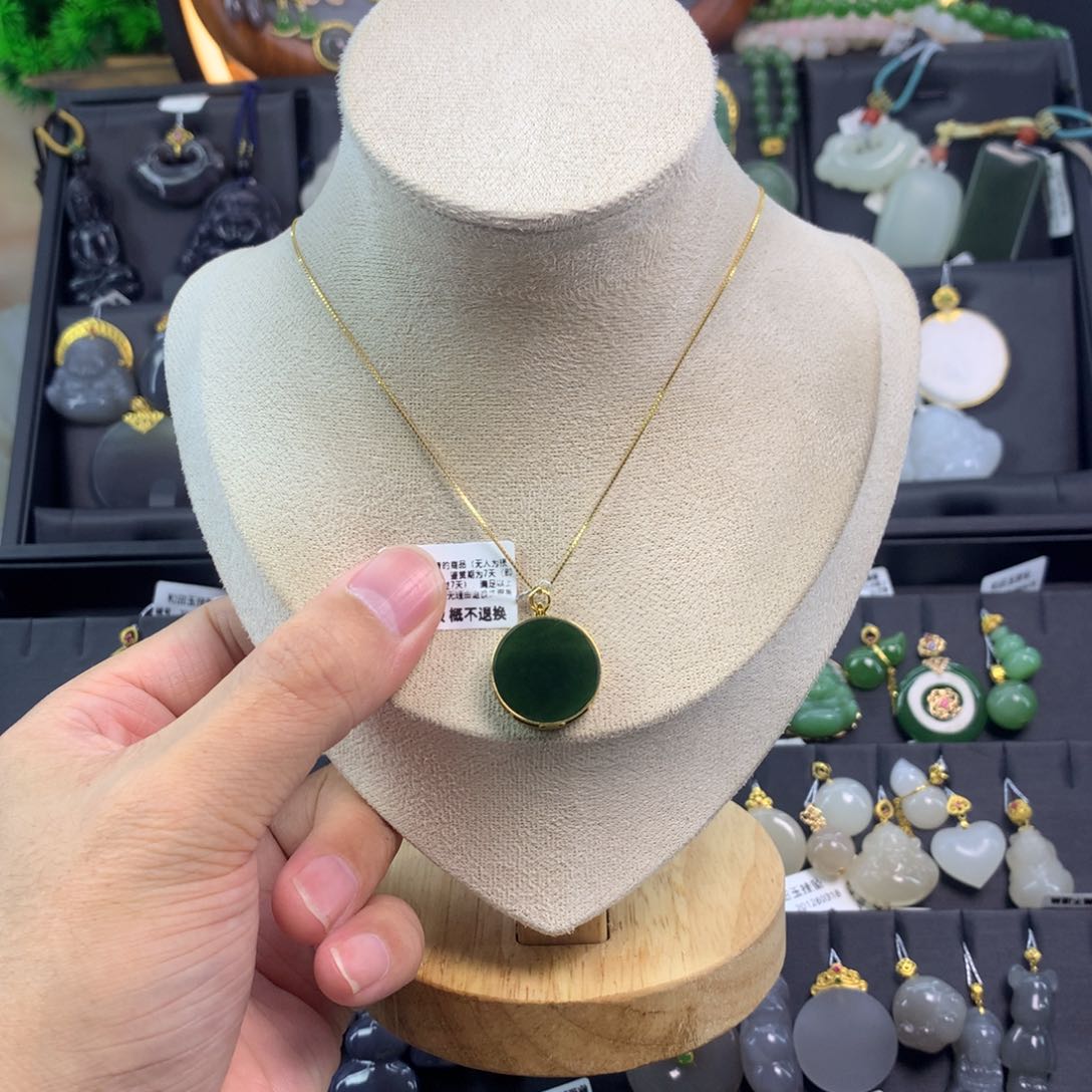 和田玉吊坠18K金镶嵌