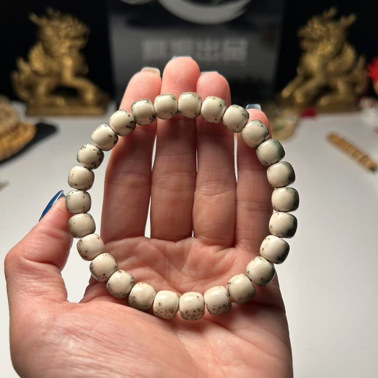 海南星月菩提石玉绿包白9×8河豚桶珠单圈男女手串手链留白干净