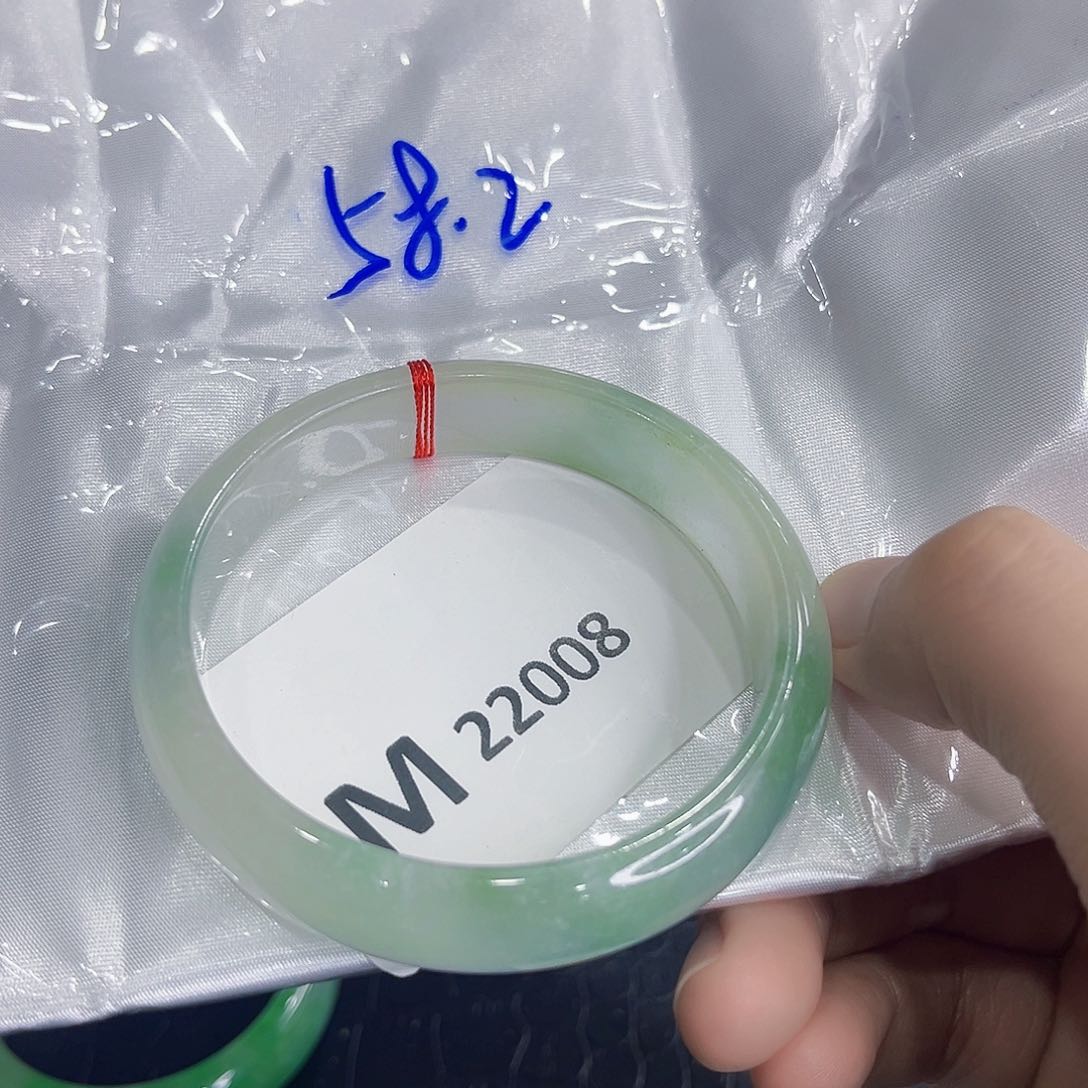 翡翠手镯未镶嵌手镯