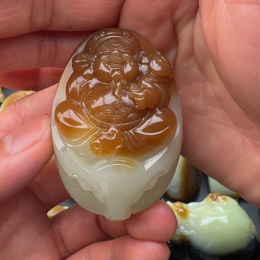 鹏***和田玉（糖玉）未镶嵌颈饰