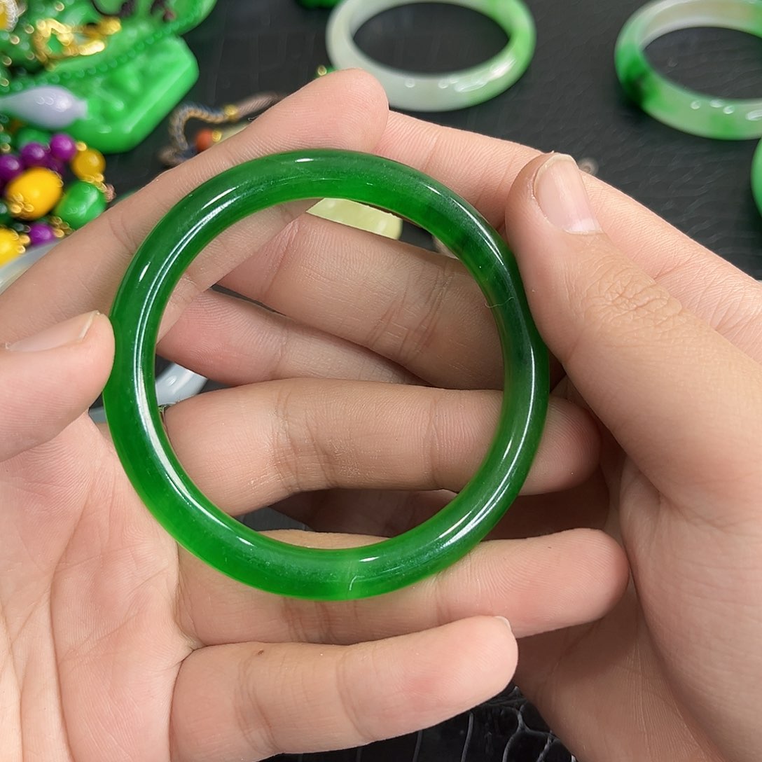 翡翠手镯未镶嵌多样性