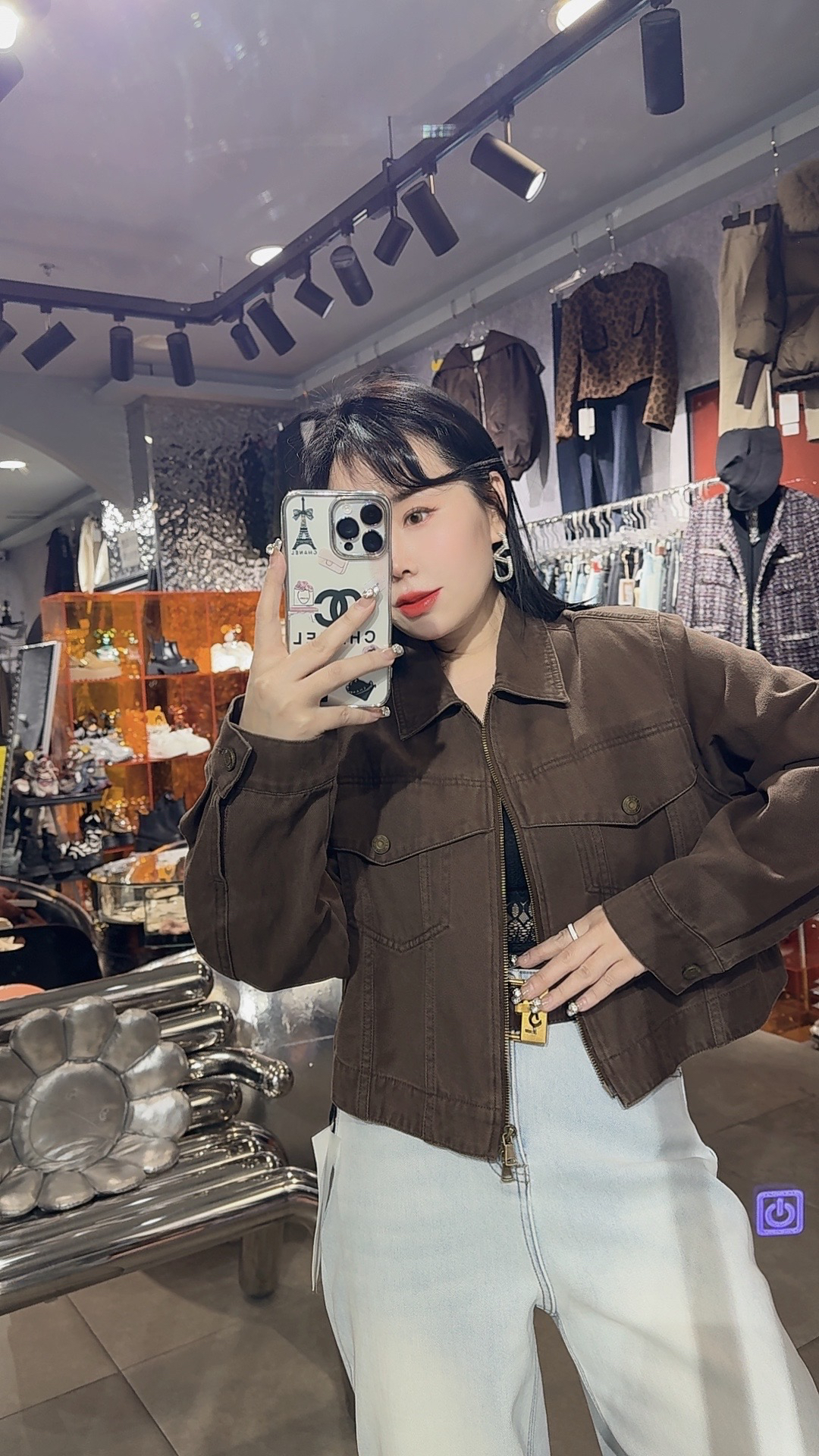 王琳家咖色短款长袖