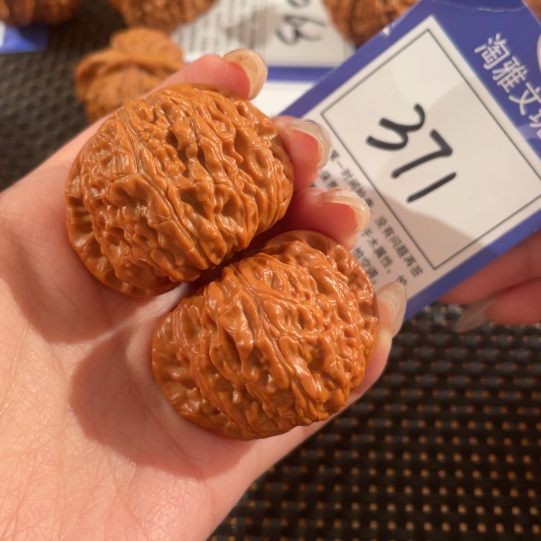 文玩核桃把件371号41尺白狮子