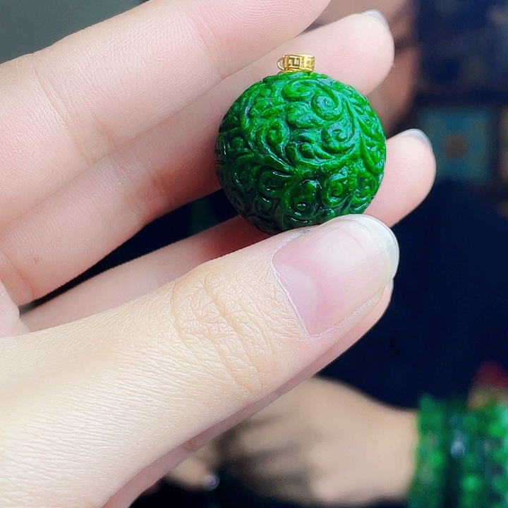 翡翠18K金镶嵌颈饰多样性