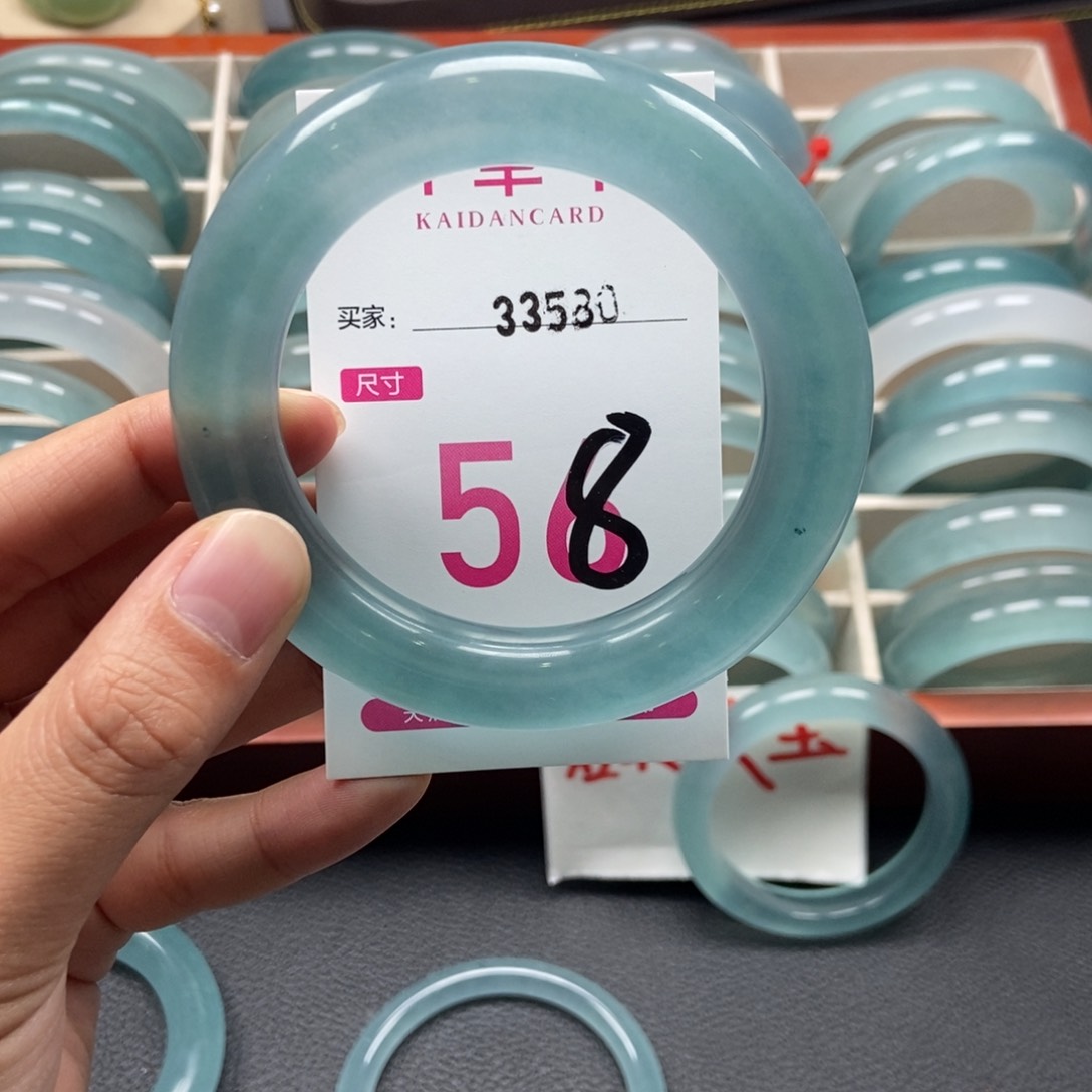 未镶嵌手镯石英质玉娴**忧