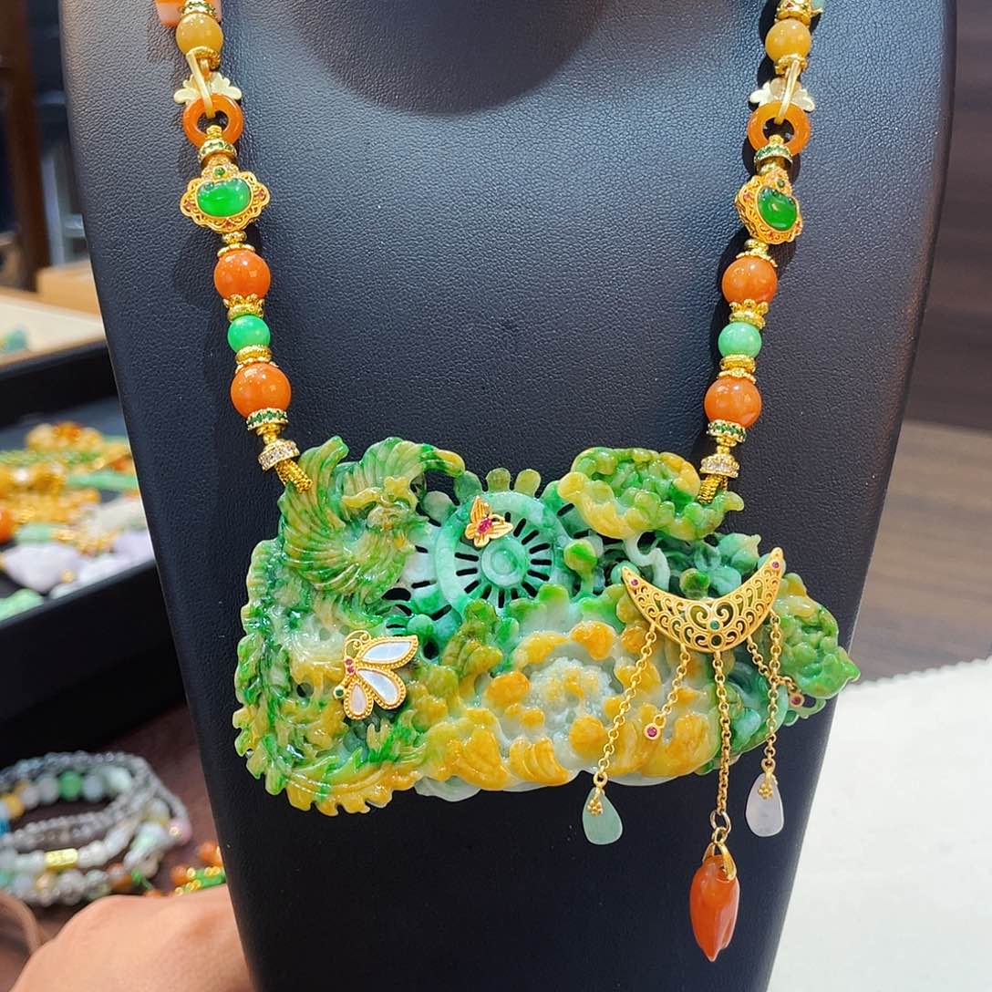 翡翠颈饰未镶嵌吊坠