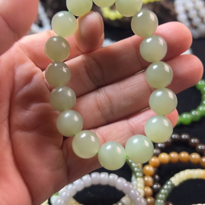 李***圆和田玉未镶嵌手串