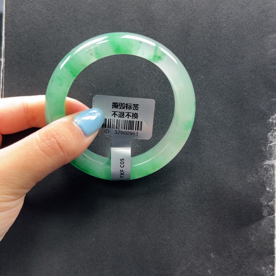 石英质玉未镶嵌手镯+周周55.9