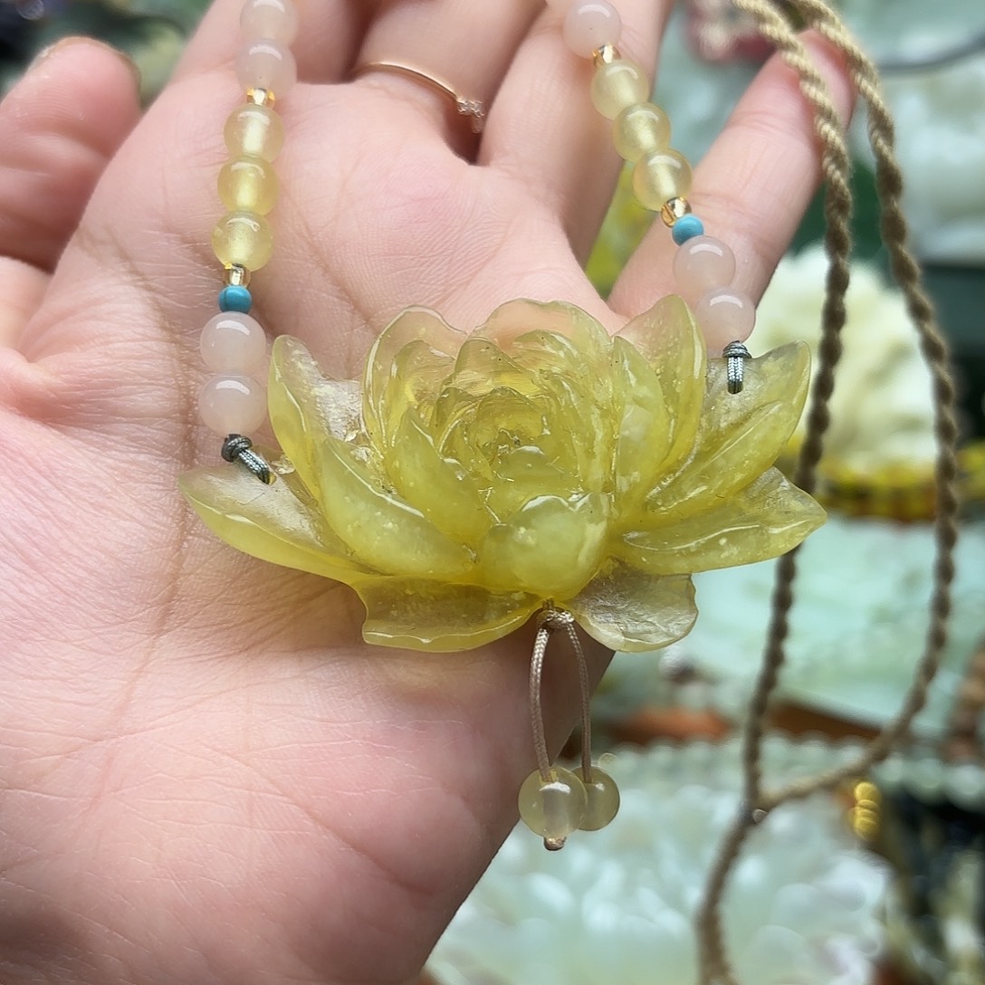 蛇纹石玉未镶嵌颈饰