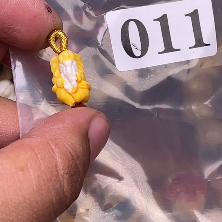 驼骨摆件人工忙着