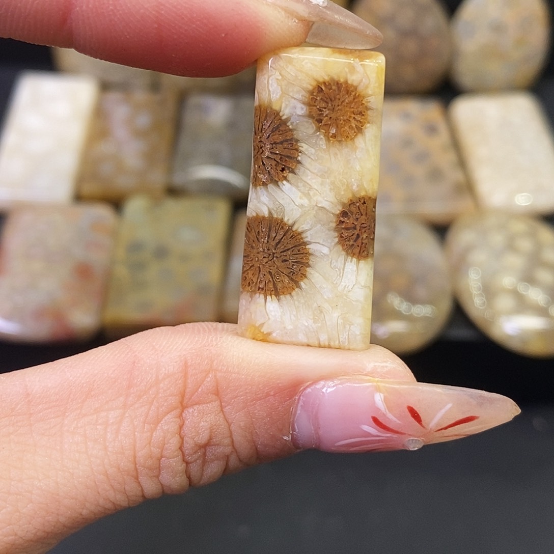 硅化玉颈饰合金时****铺