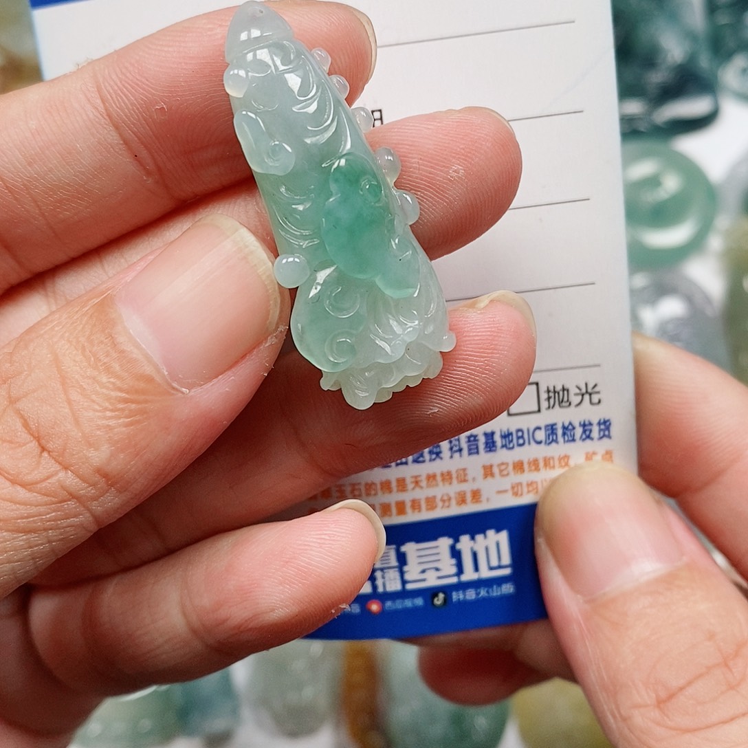 颈饰未镶嵌翡翠白菜