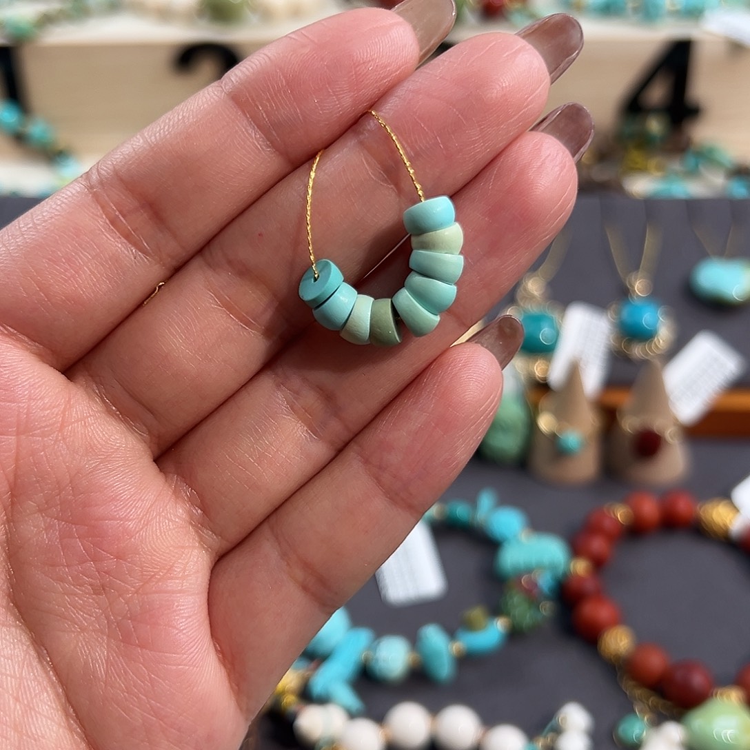 绿松石未镶嵌把件丝绒大肠配饰