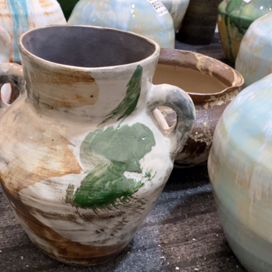 瓶景德镇陶瓷。景德镇陶瓷