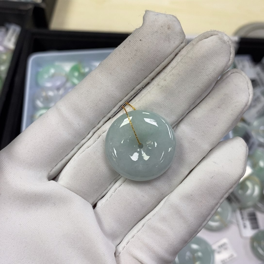 翡翠未镶嵌颈饰平安扣