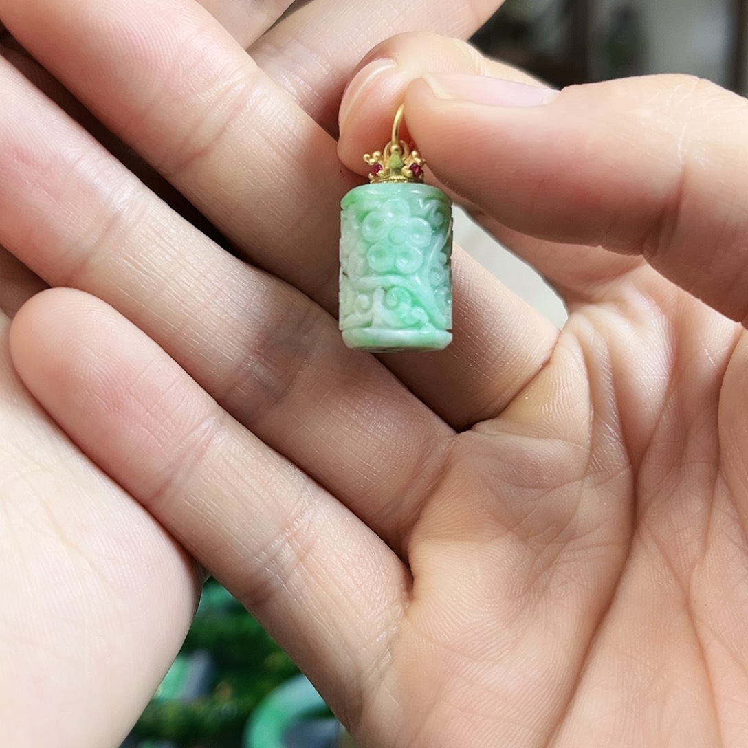 翡翠颈饰未镶嵌吊坠