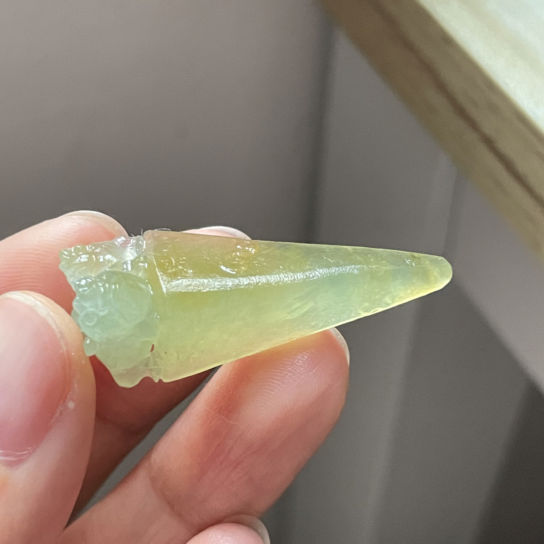天然翡翠毛货自然光实拍冰黄种老龙牙吊坠