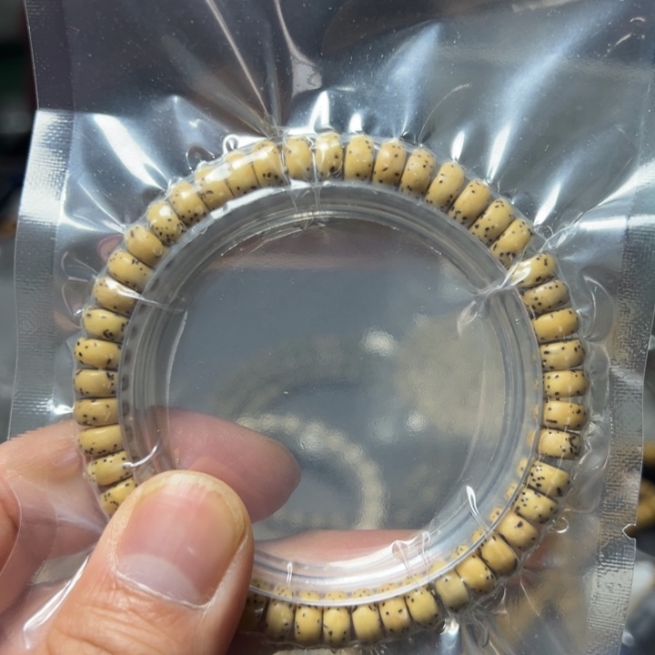 星月菩提手串鸡油黄8×4左右药片