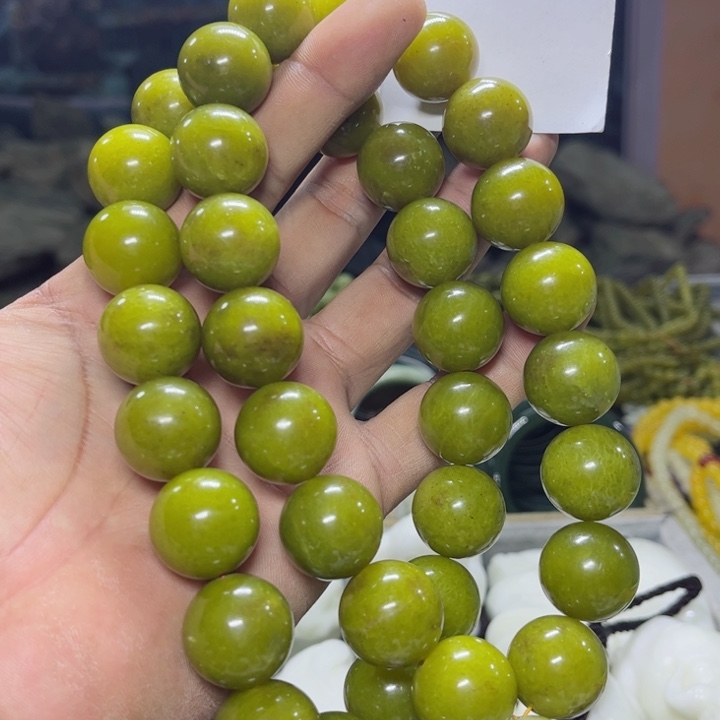 蛇纹石玉手持未镶嵌
