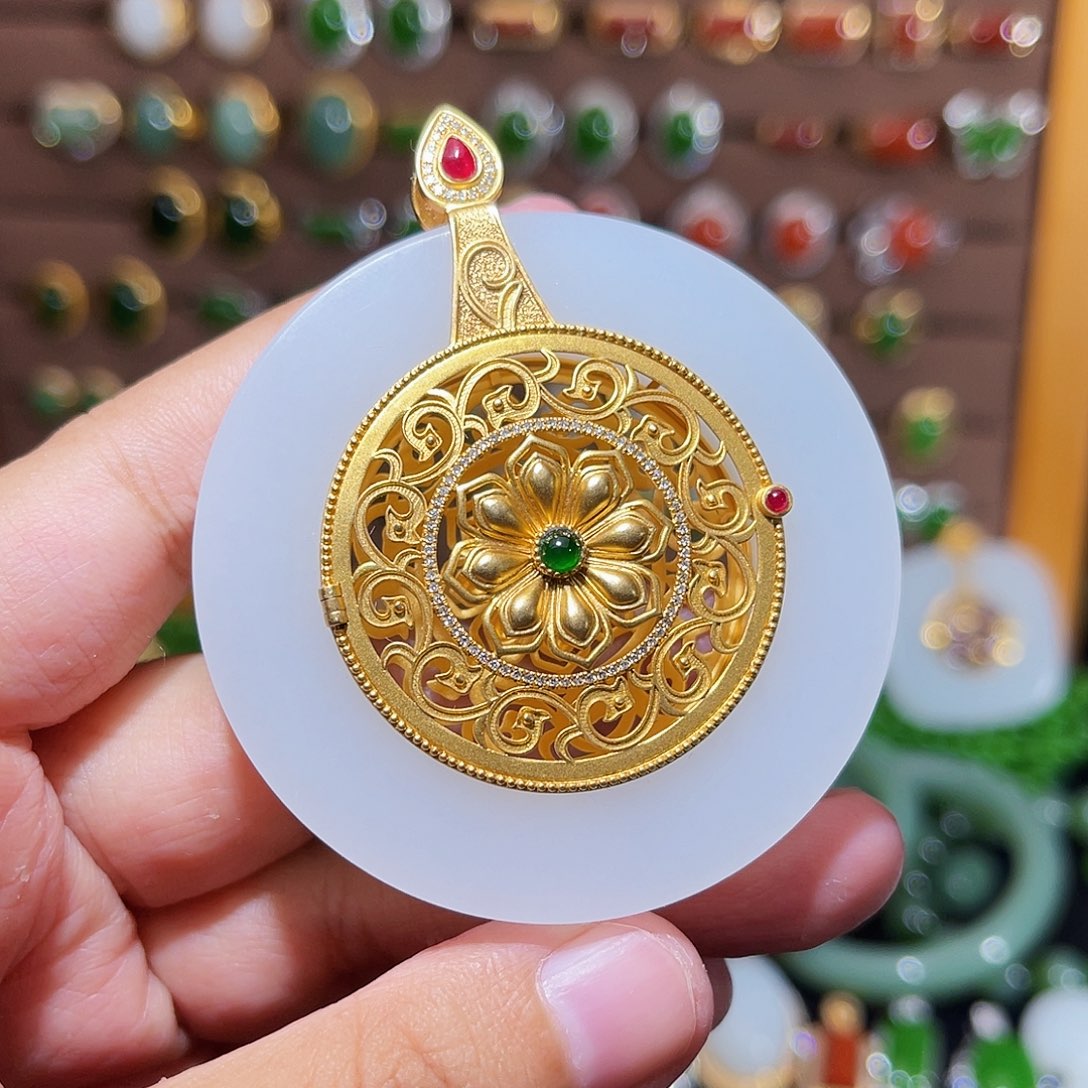 和田玉颈饰18K金镶嵌